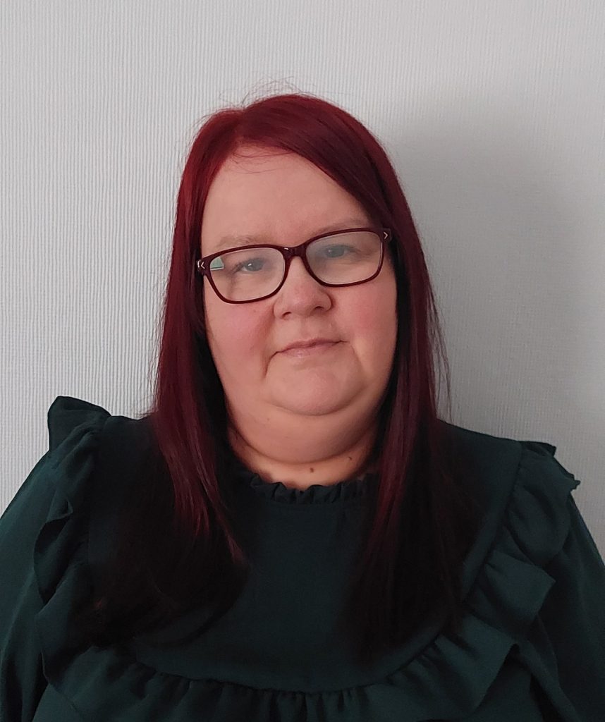 Profile of Leeanne Killen, Community Link Worker/Primary Care Development Manager. Leeanne has glasses and long dark red hair.